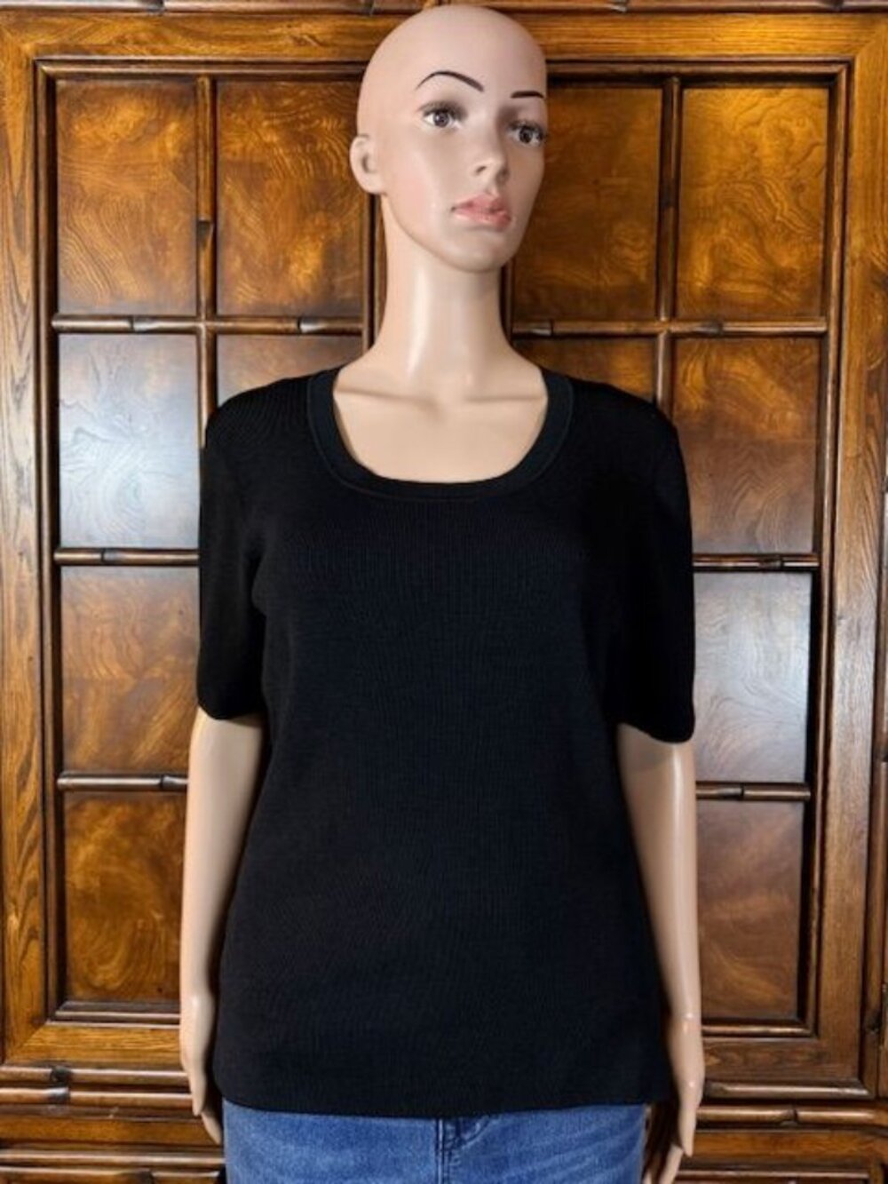 Kasper Black Structured Premium Ribbed Knit Short Sleeve Scoop Neck Top